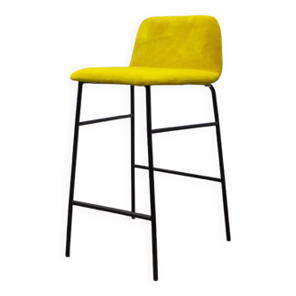 High stool TrabA' Bardot Puts in yellow fabric