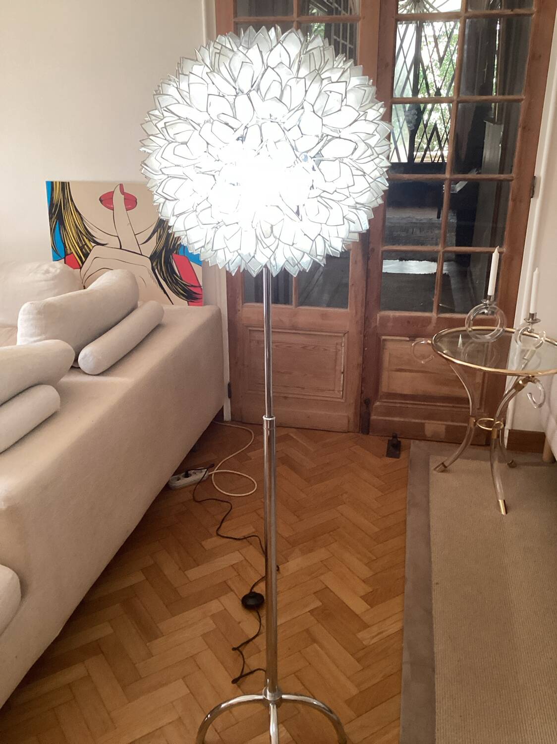 Mother-of-pearl petal floor lamp