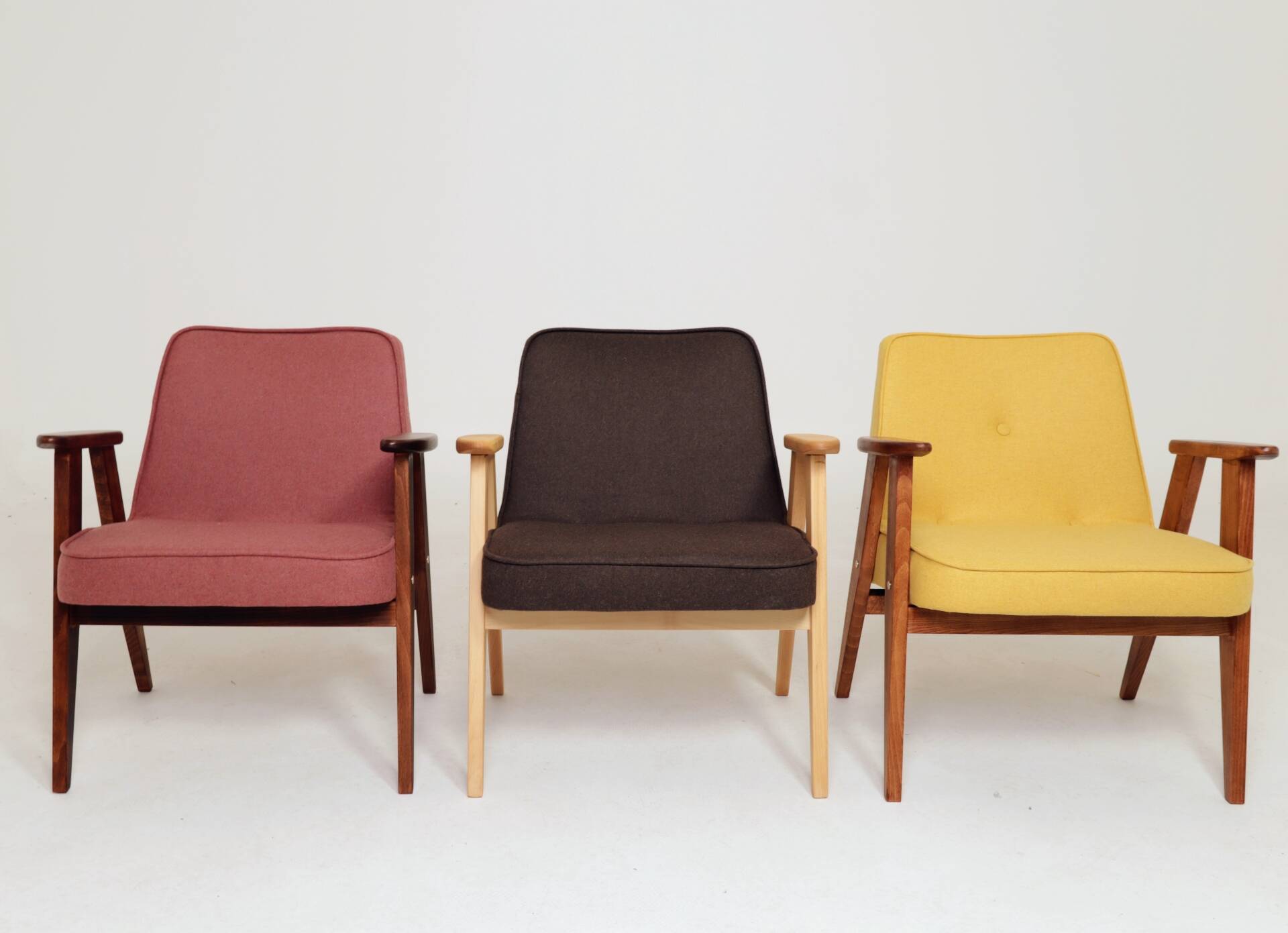 Fauteuil rétro en tissu en laine cacao, bois de hêtre naturel
