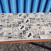 Table à manger en teck avec plateau illustré