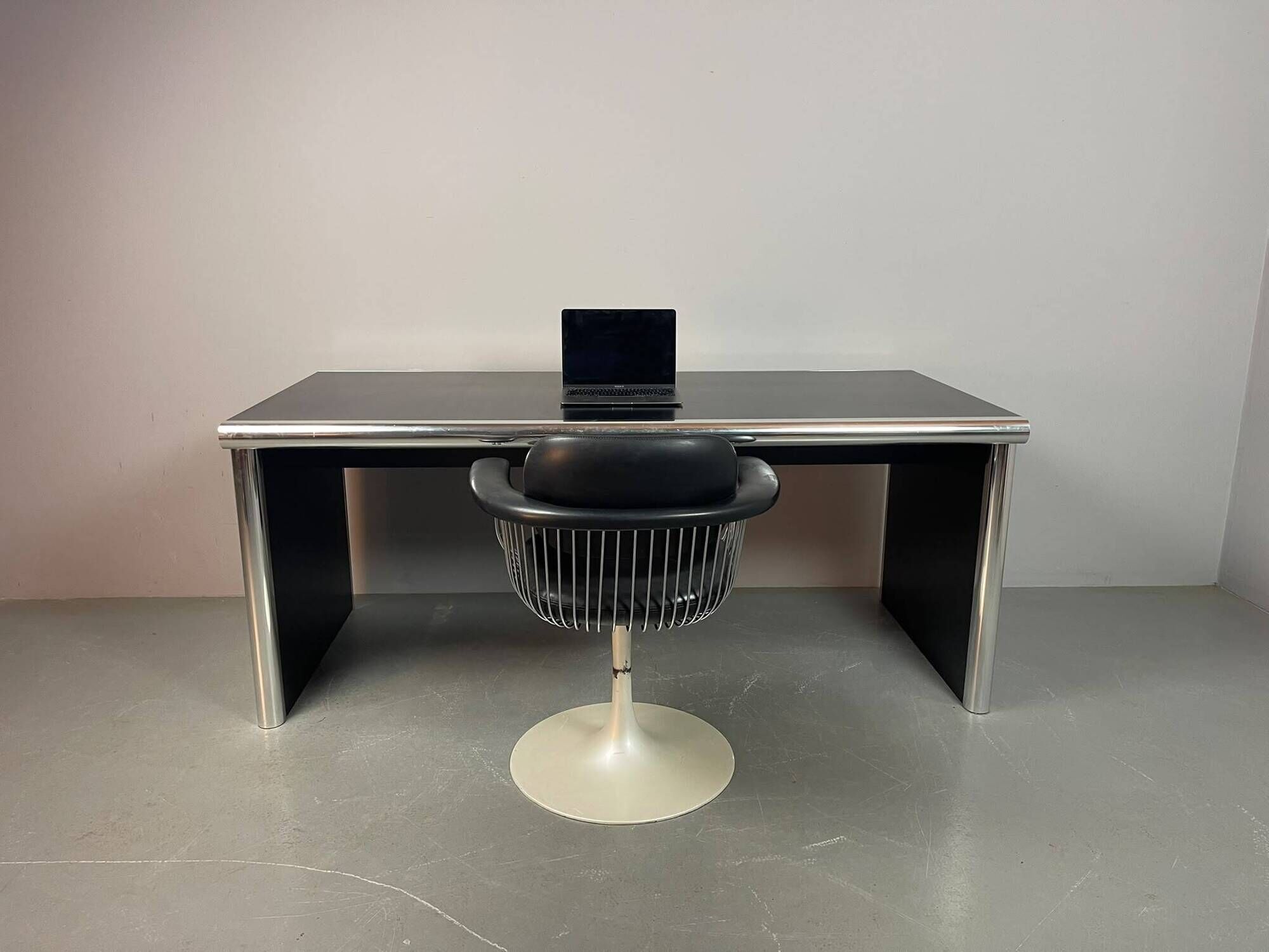 BIG Executive Design Desk by Guido Faleschini for i4 Mariani. Italy, 1970s.