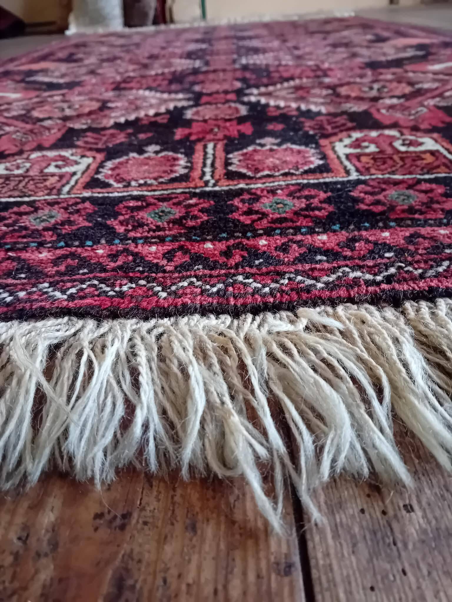 Handmade Belouch Persian rug 198x109cm