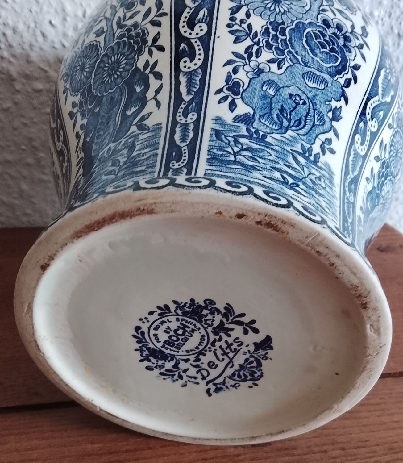 Vase with lid by Boch Delfts