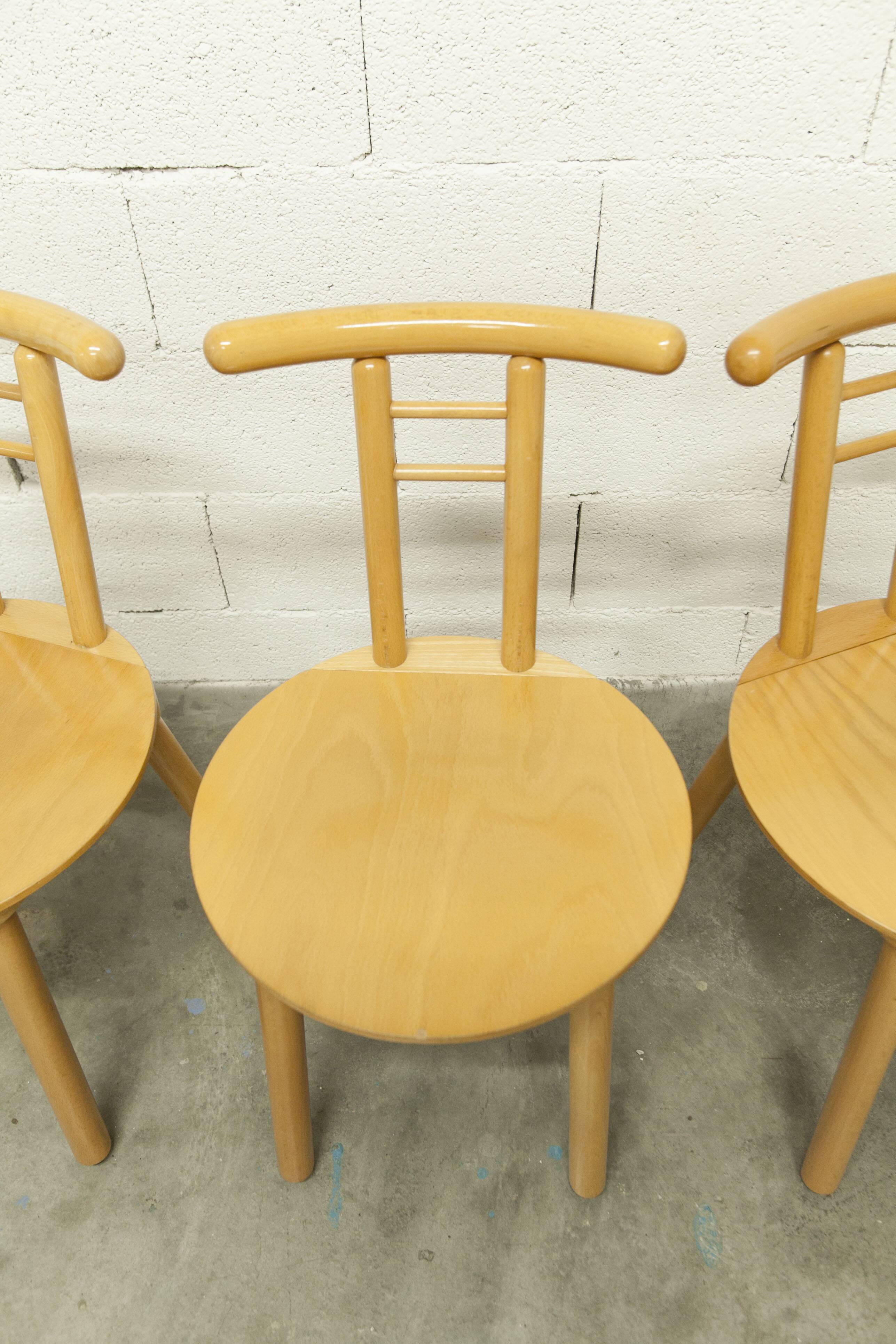 Set of 3 minimalist chairs in light wood, 1980s Italy