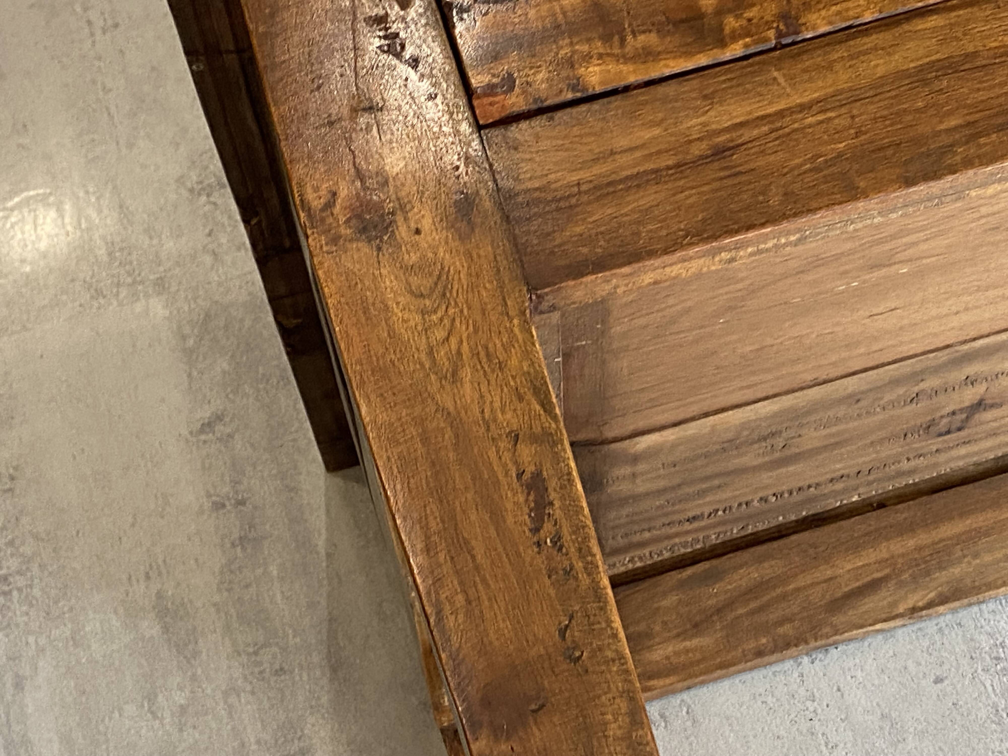 Rustic farmhouse coffee table made of solid wood with 2 drawers from the 1930s.