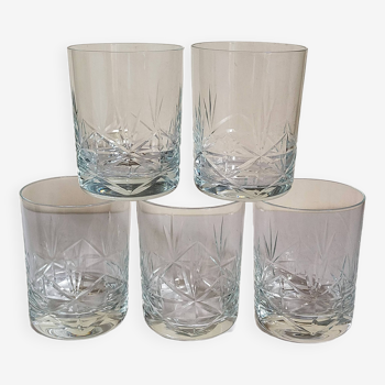 Cinq verres timbales aux étoiles en cristal vintage