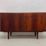 Buffet en palissandre par Gunni Omann, Danemark, années 1960.