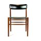Deux chaises de salle à manger en teck et rembourrées de cuir noir de design danois, années 1960