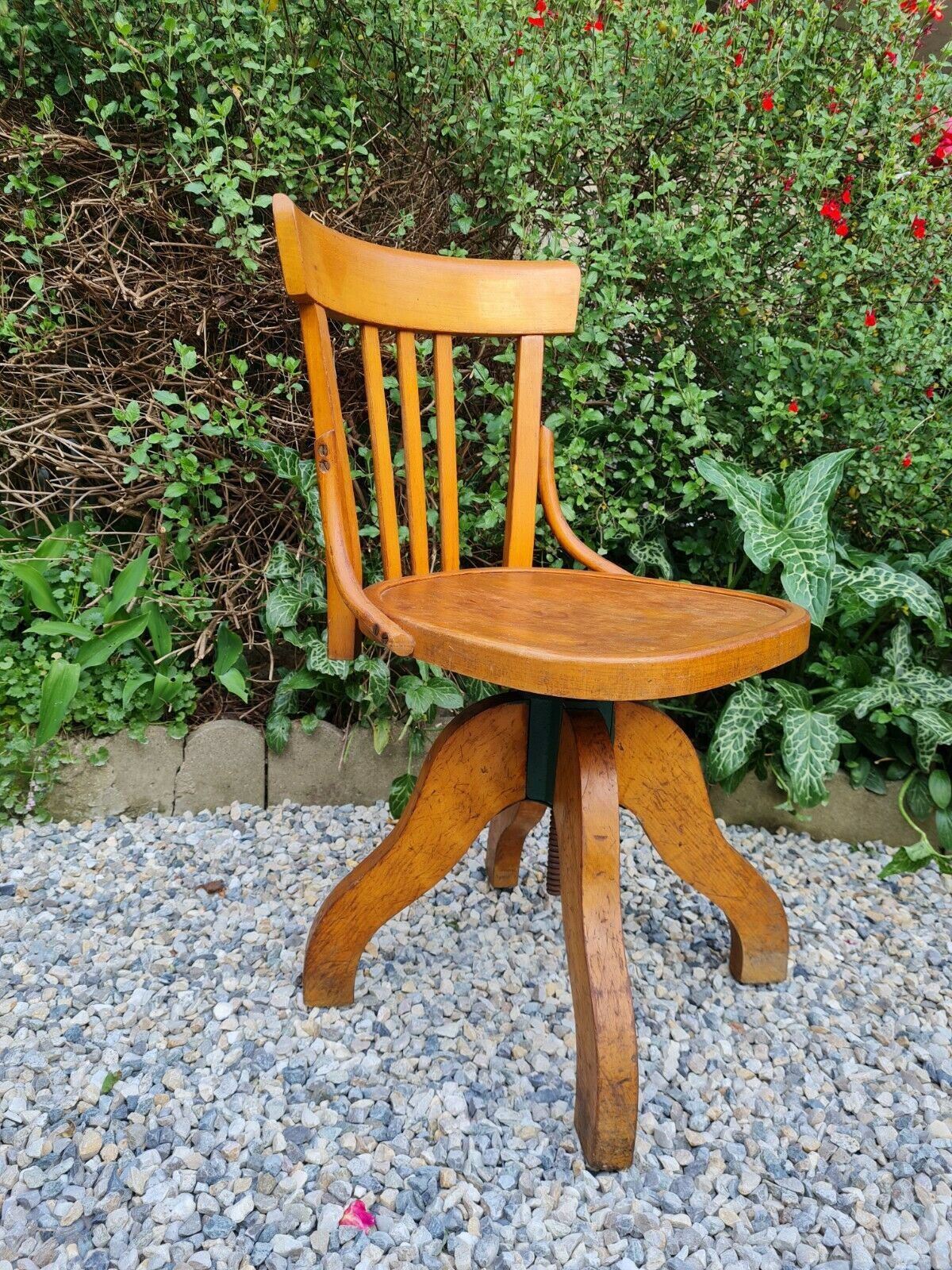 Chaise de bureau pivotante en bois vintage