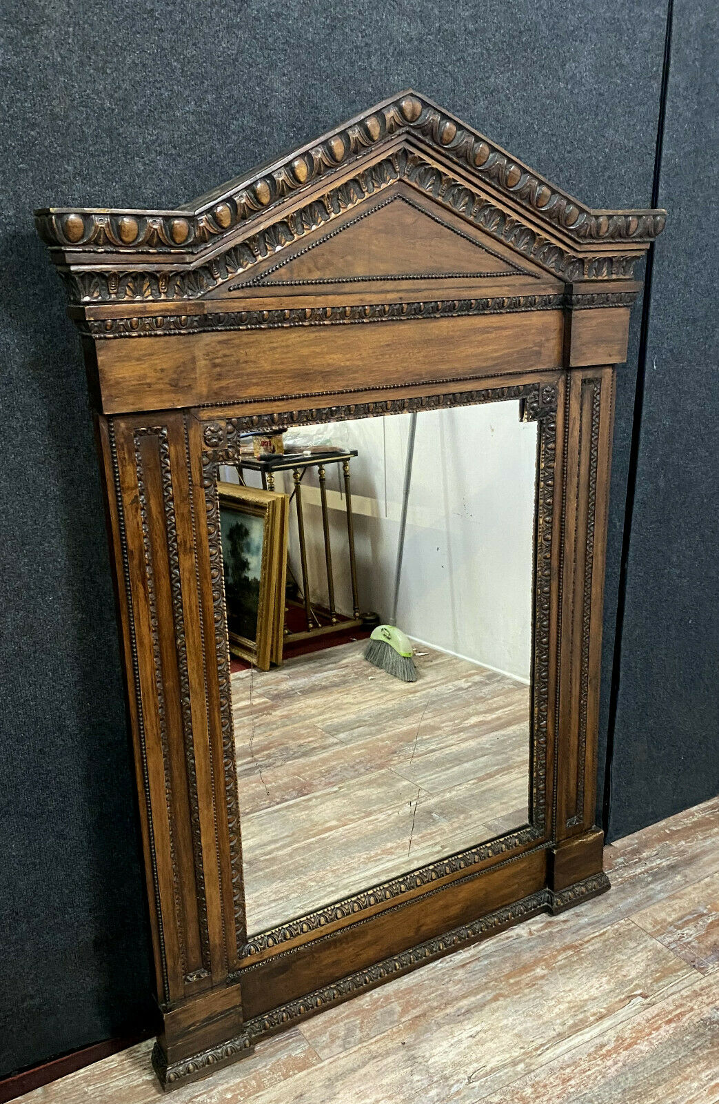 Miroir Renaissance de forme pyramidale en bois naturel