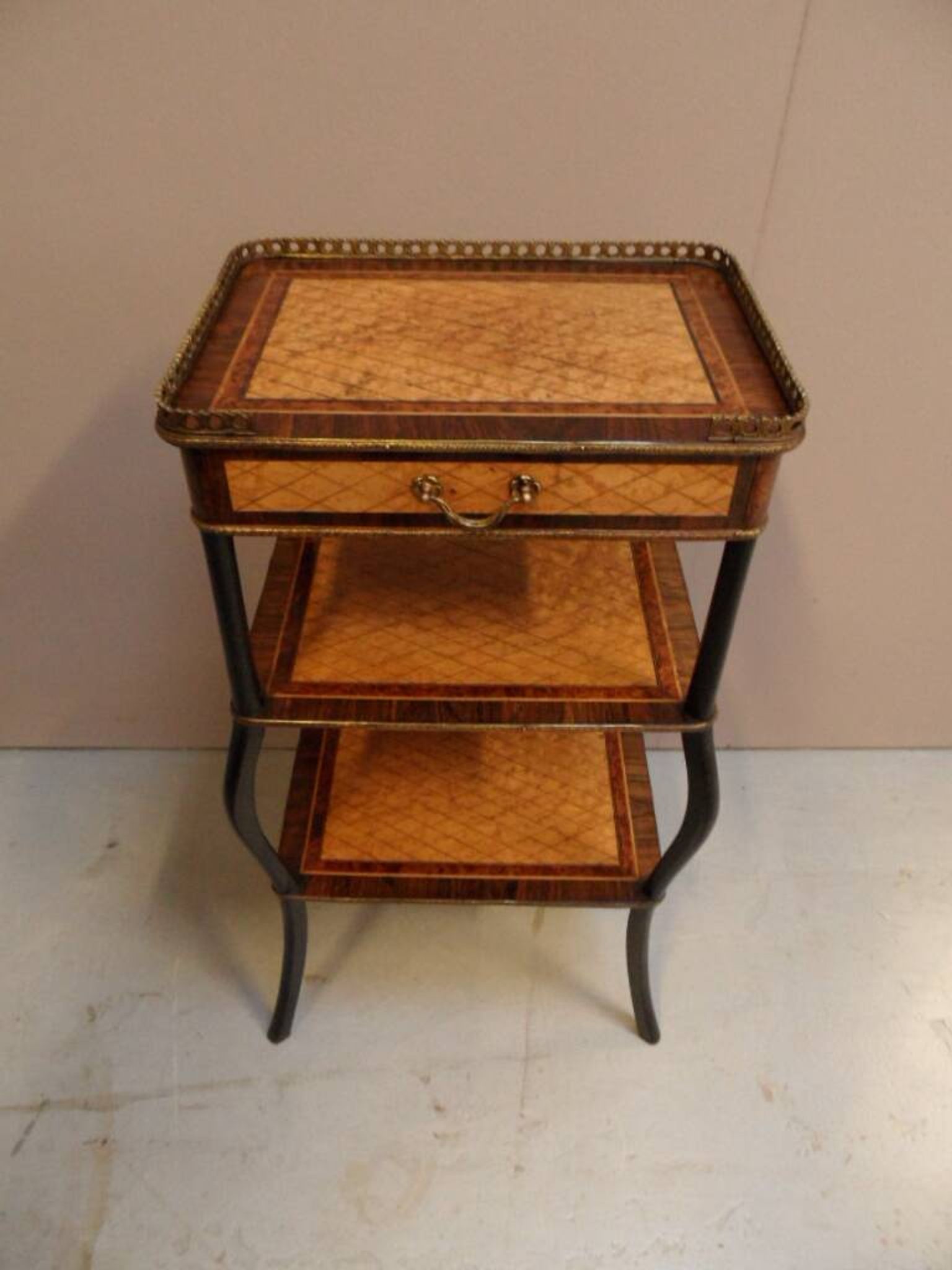 Table d'appoint antique Napoléon 3 avec marqueterie