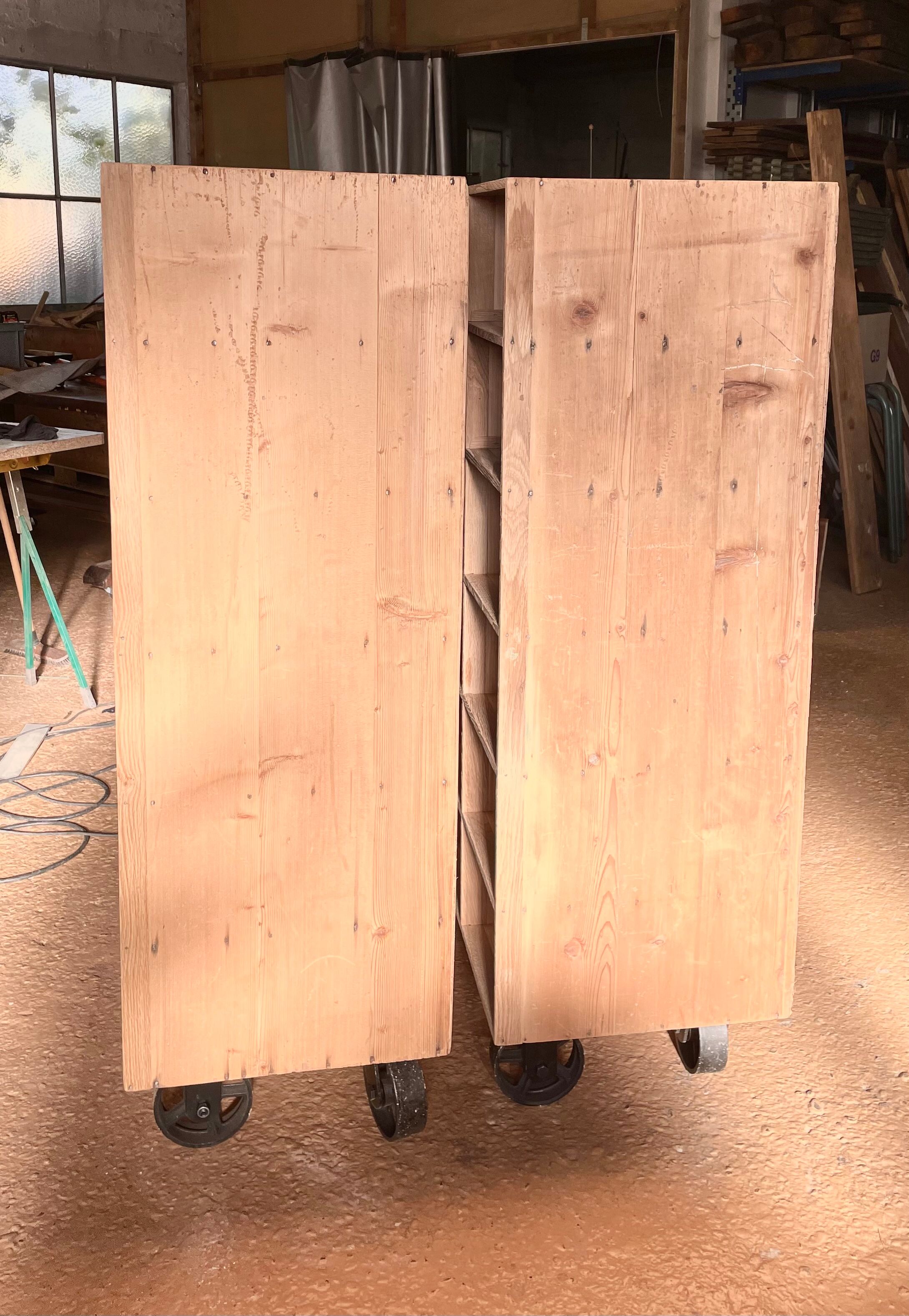 Trade furniture 24 lockers