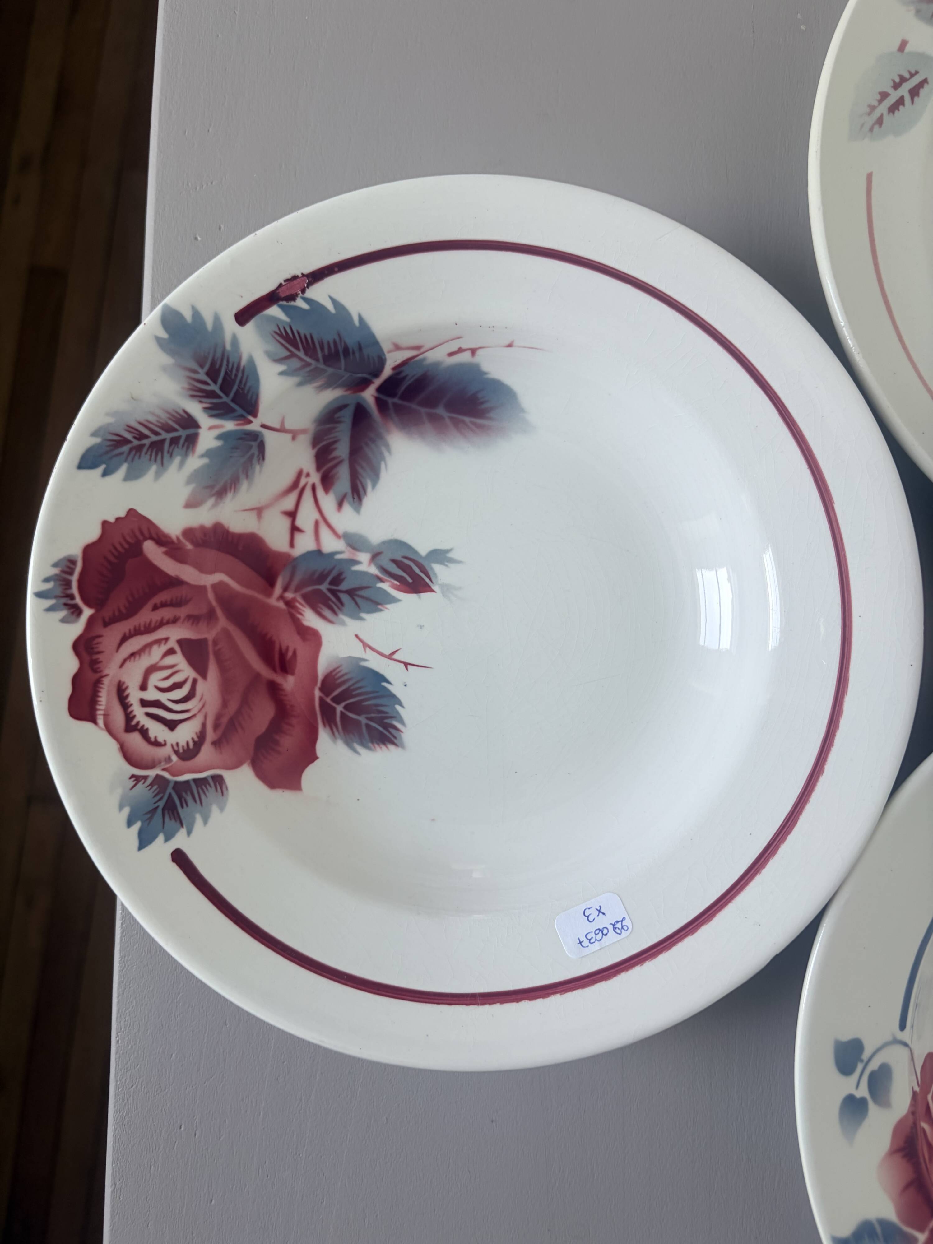 3 assiettes creuses vintage en pêle mêle 220637