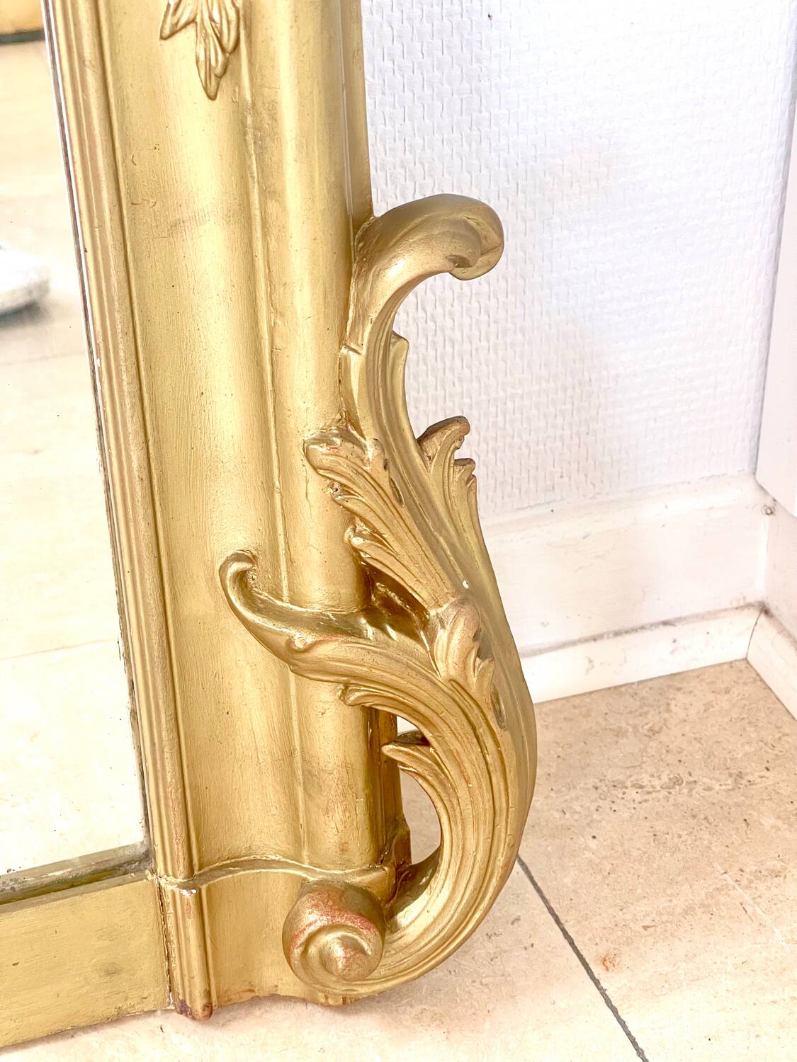Large gold mirror in Louis XV style - 130 x 90 cm