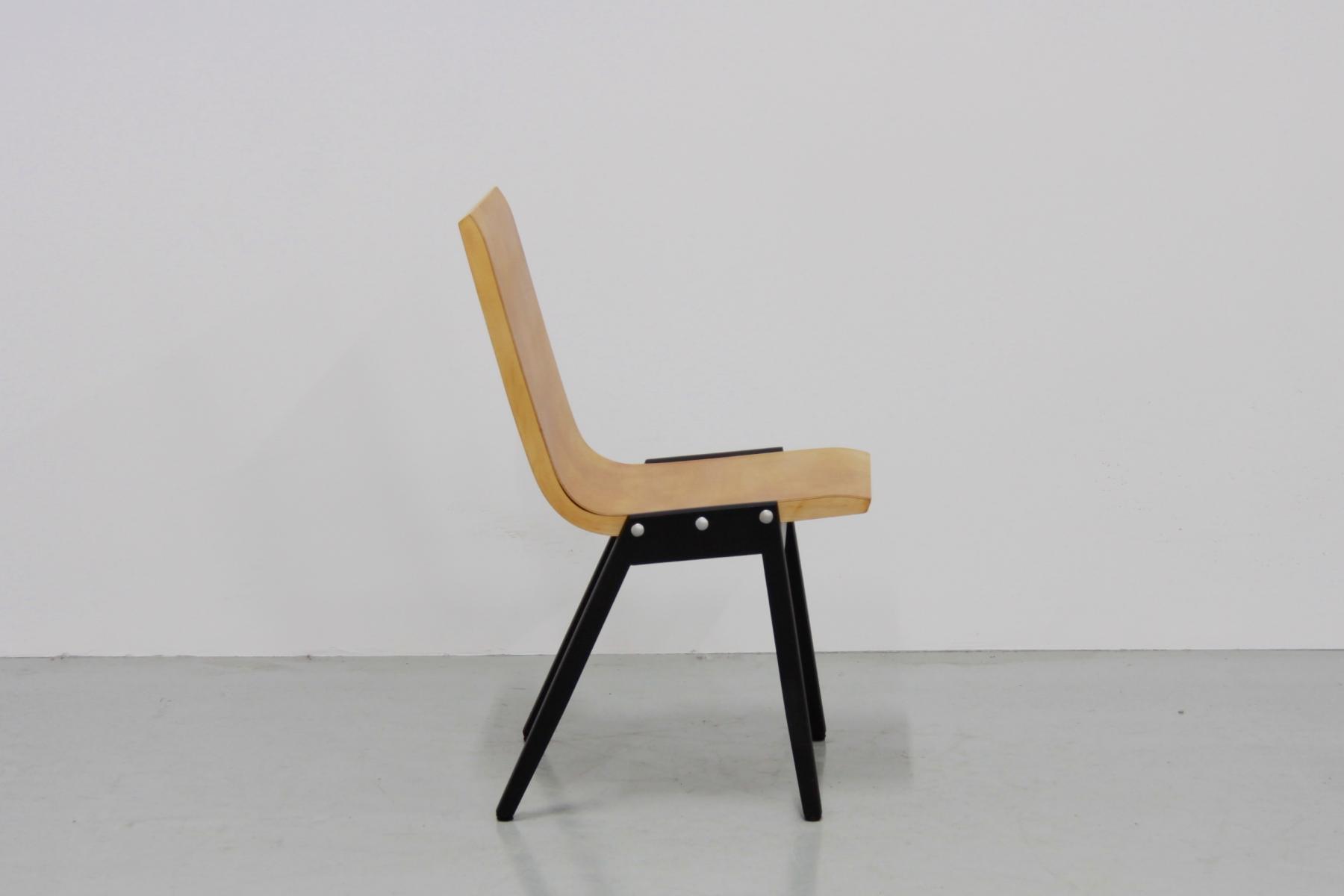 Set de 4 chaises empilables par Roland Rainer