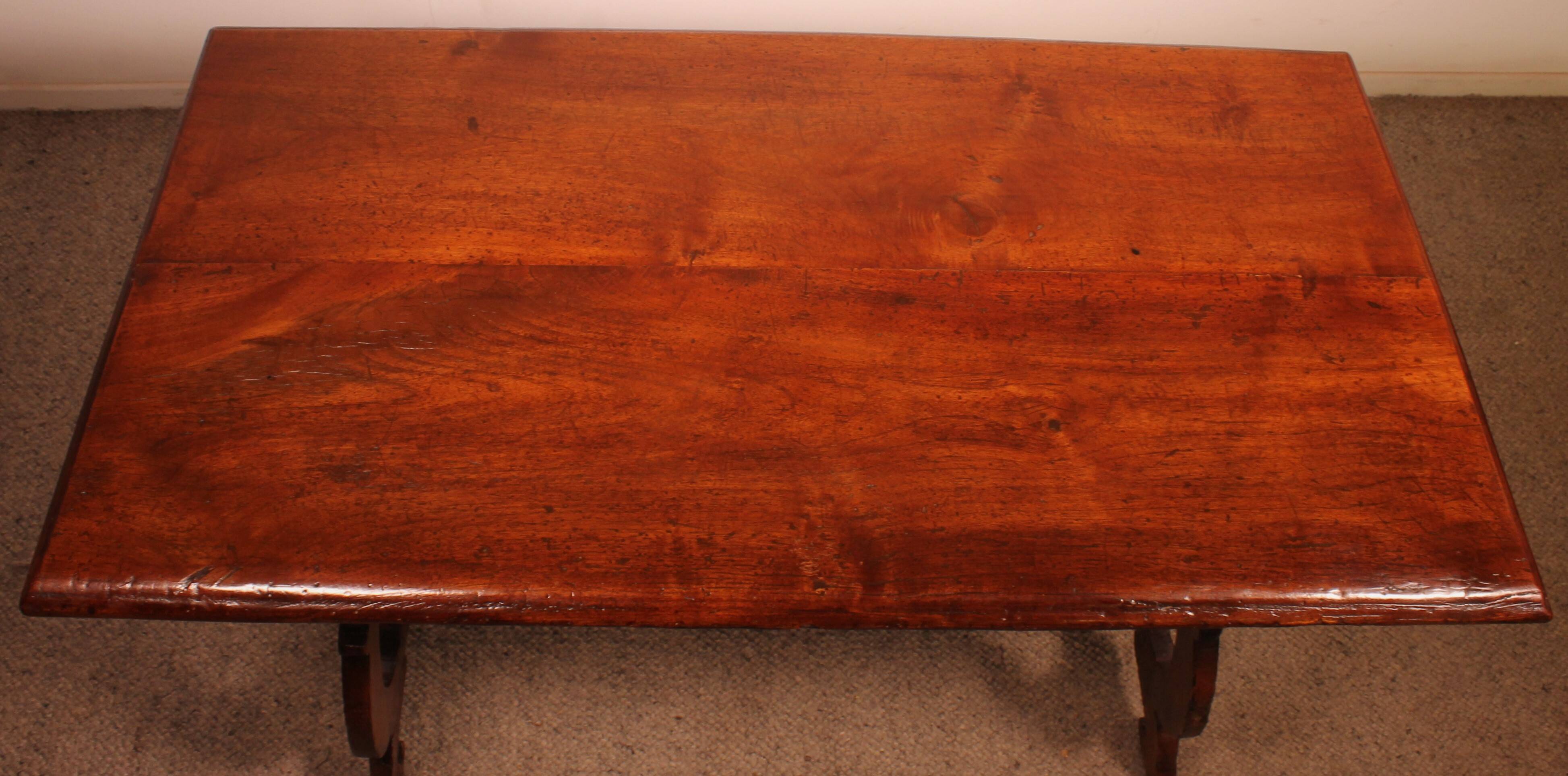 Table en noyer de la Renaissance italienne du 17e siècle