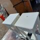 Paire de selettes en bois cérusé créme