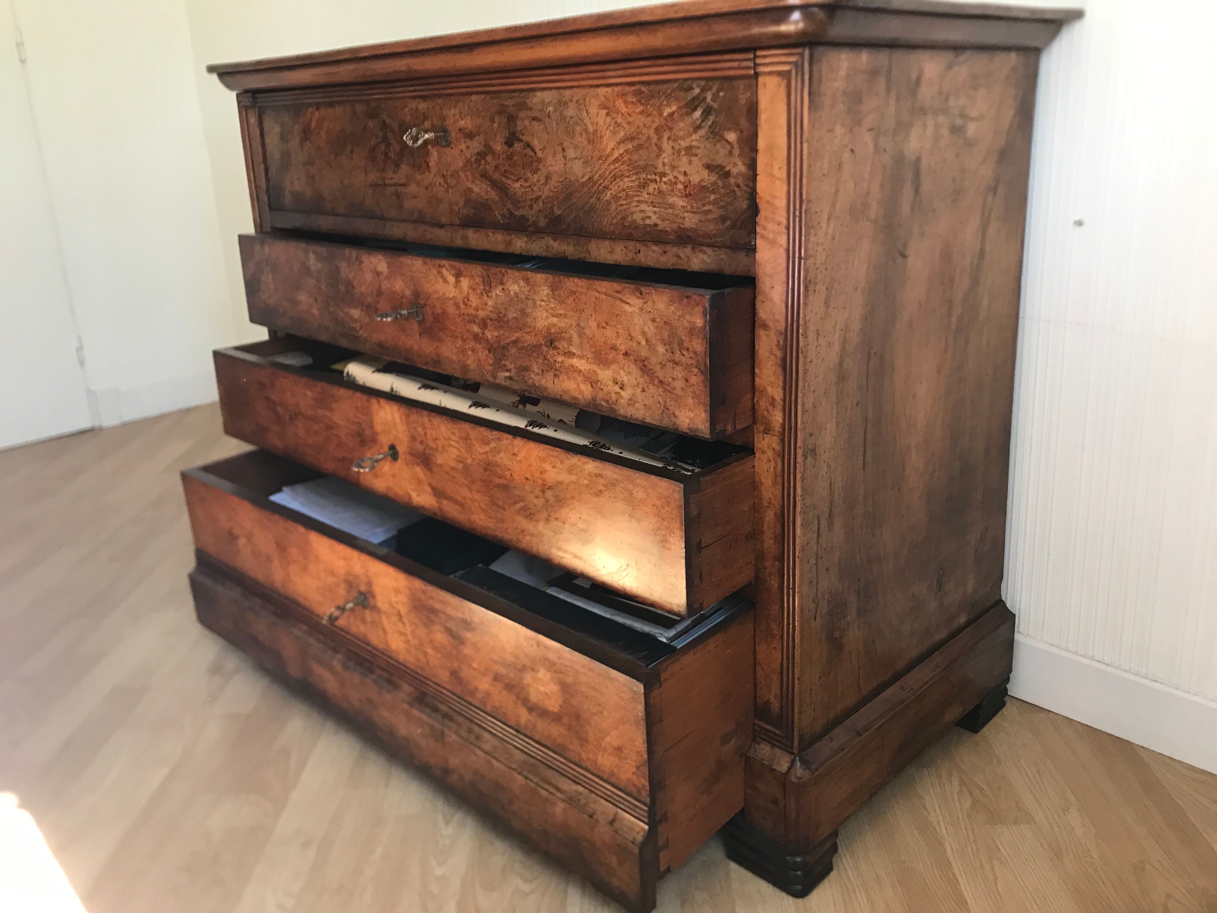 Convenient secretary