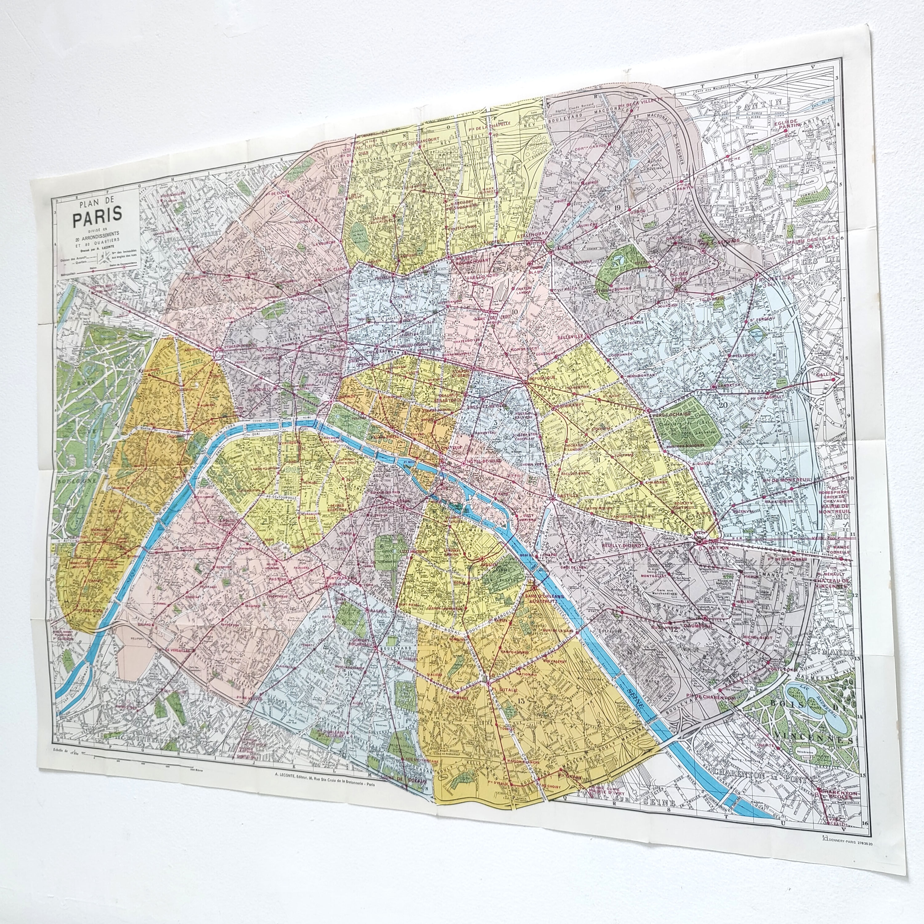 Vintage map 1970 Paris and its neighborhoods