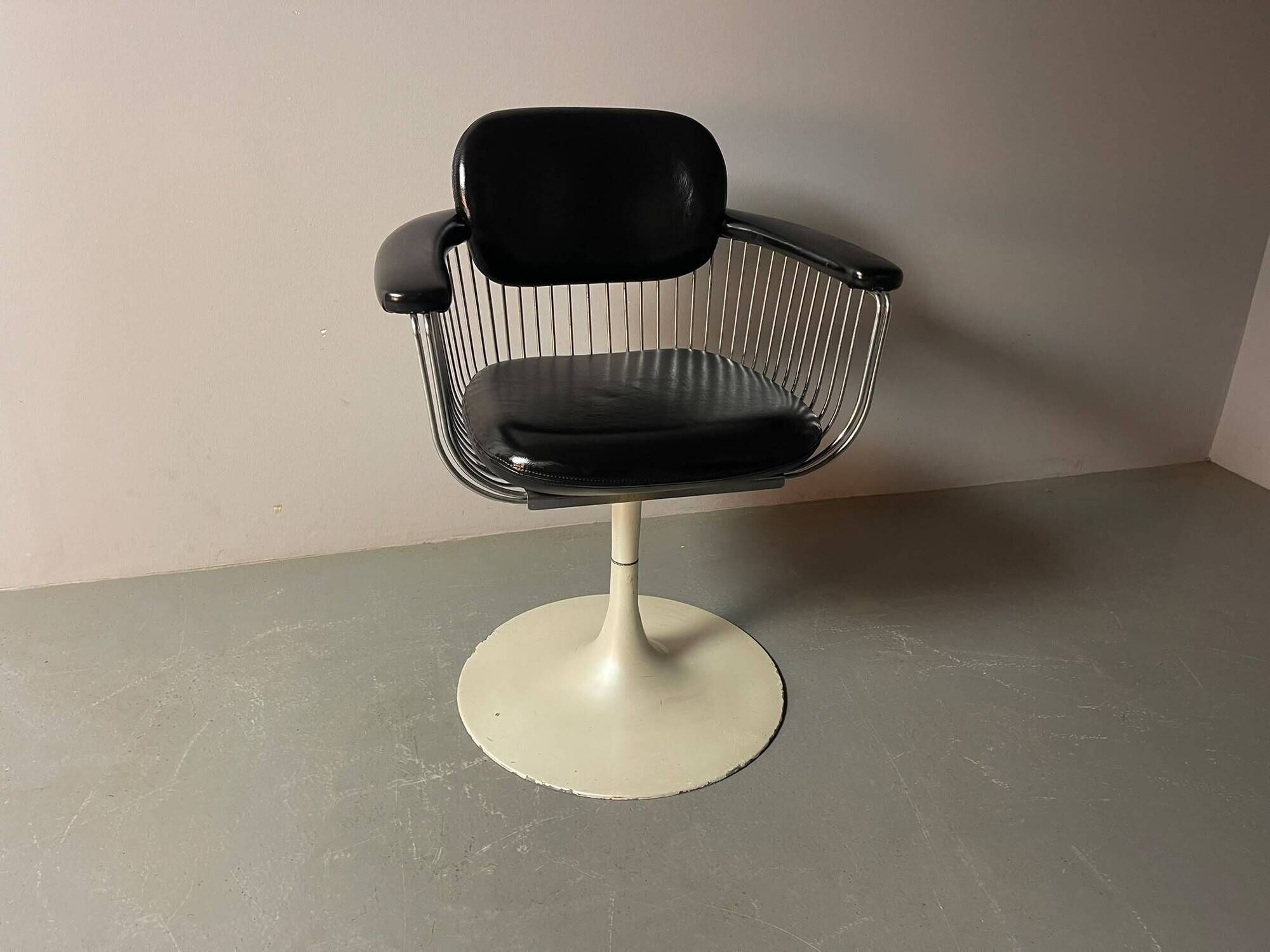Single Mid-Century Belgian Swivel Armchair Attributed to Rudi Verelst