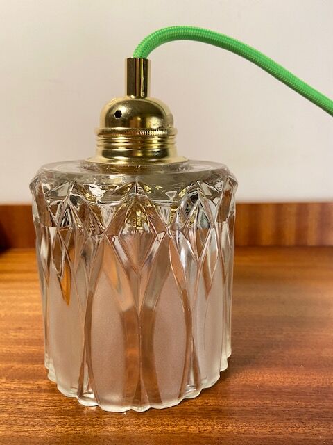 Chiseled glass suspension