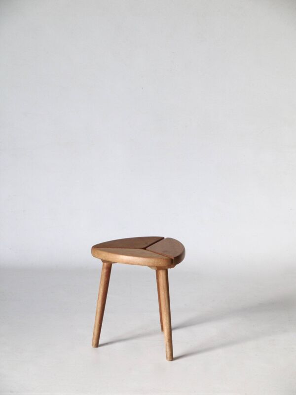 Tabouret tripode scandinave en pin et hêtre, années 1950