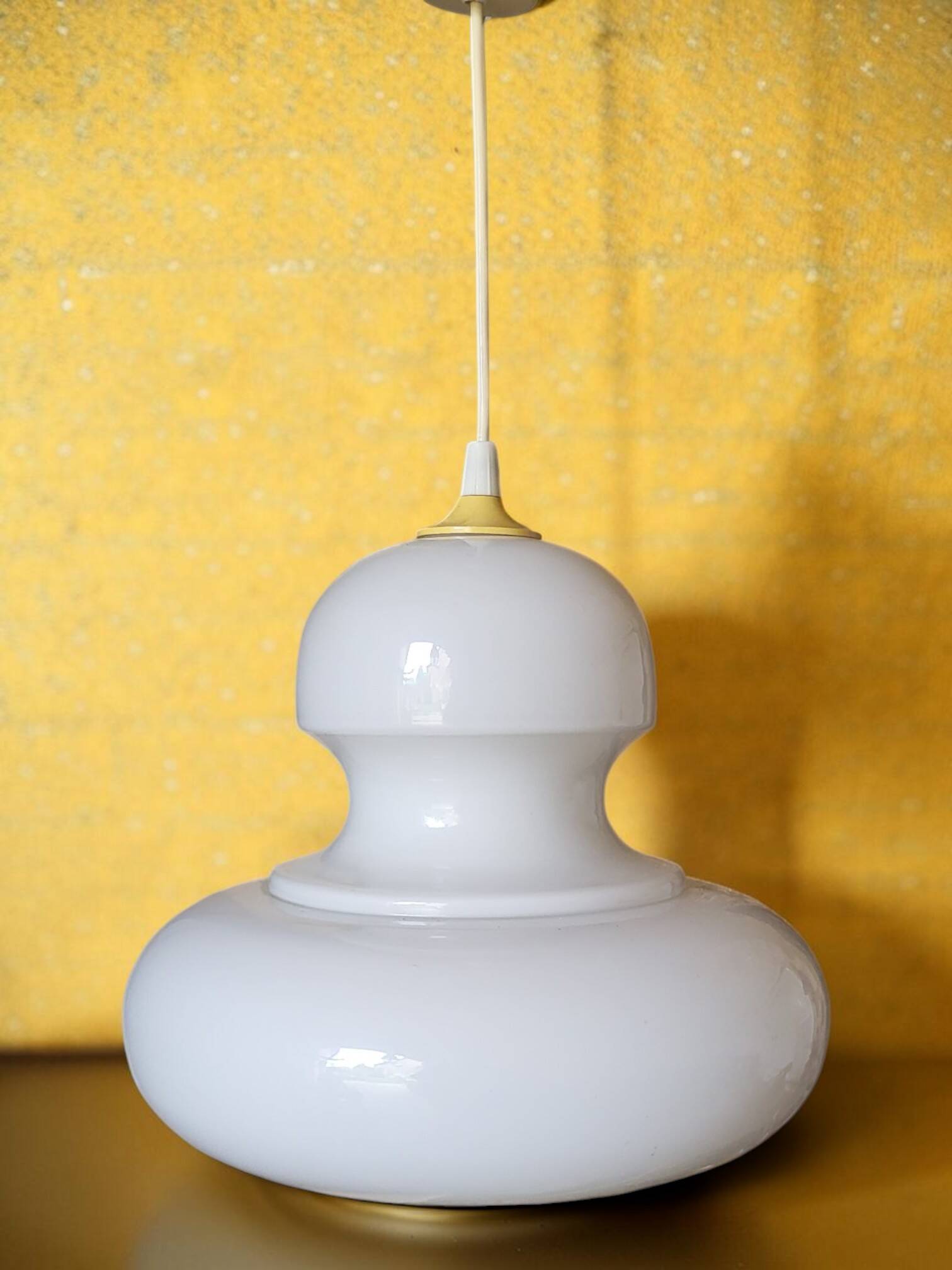 Suspension en verre opalin 1970's