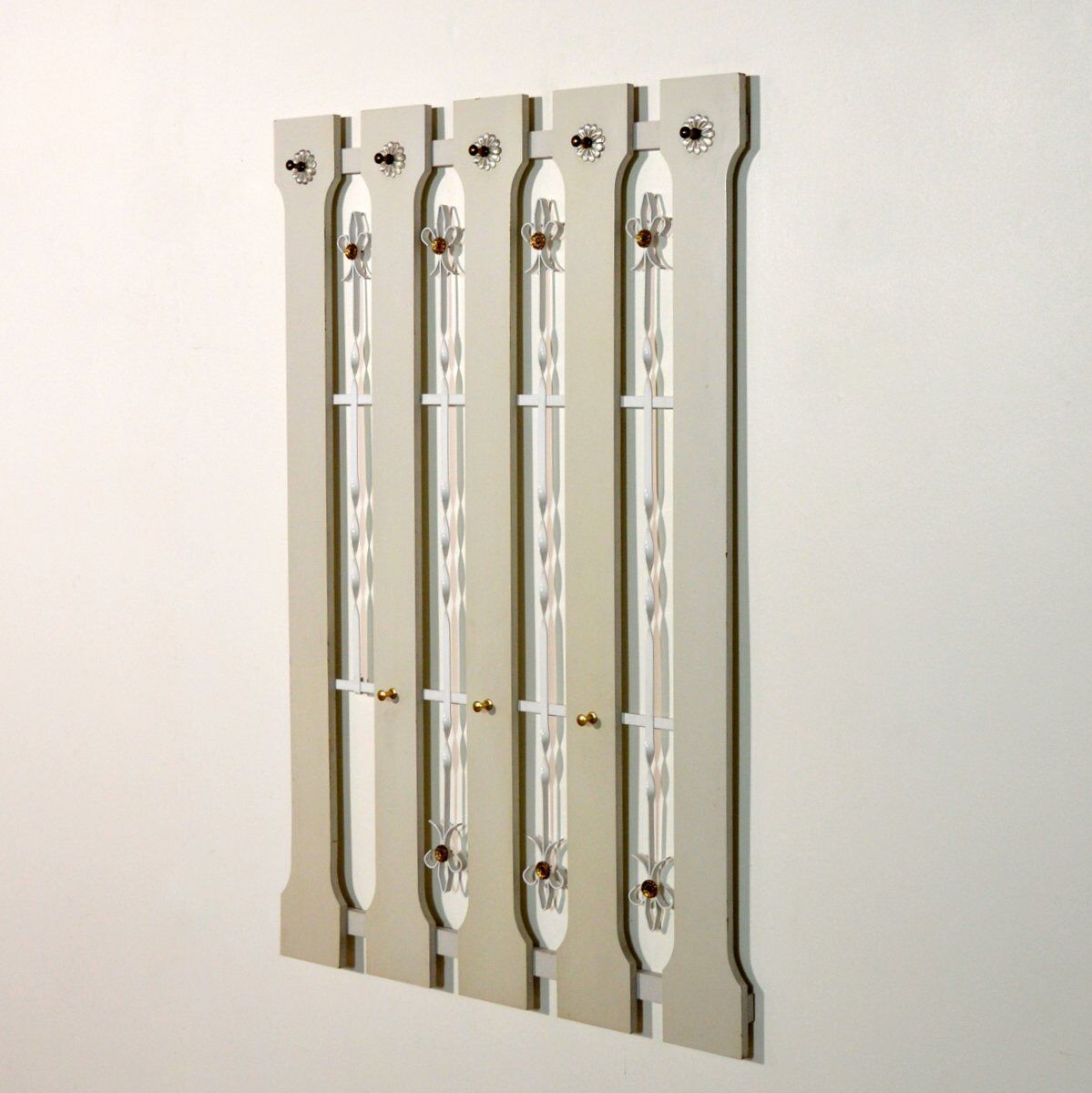 Vintage entrance cloakroom