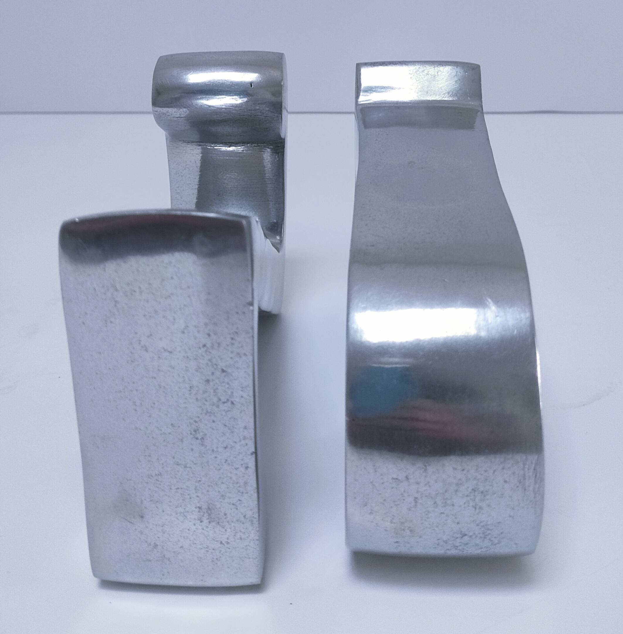 Paire de serre-livres "A" et "Z" en fonte d'aluminium