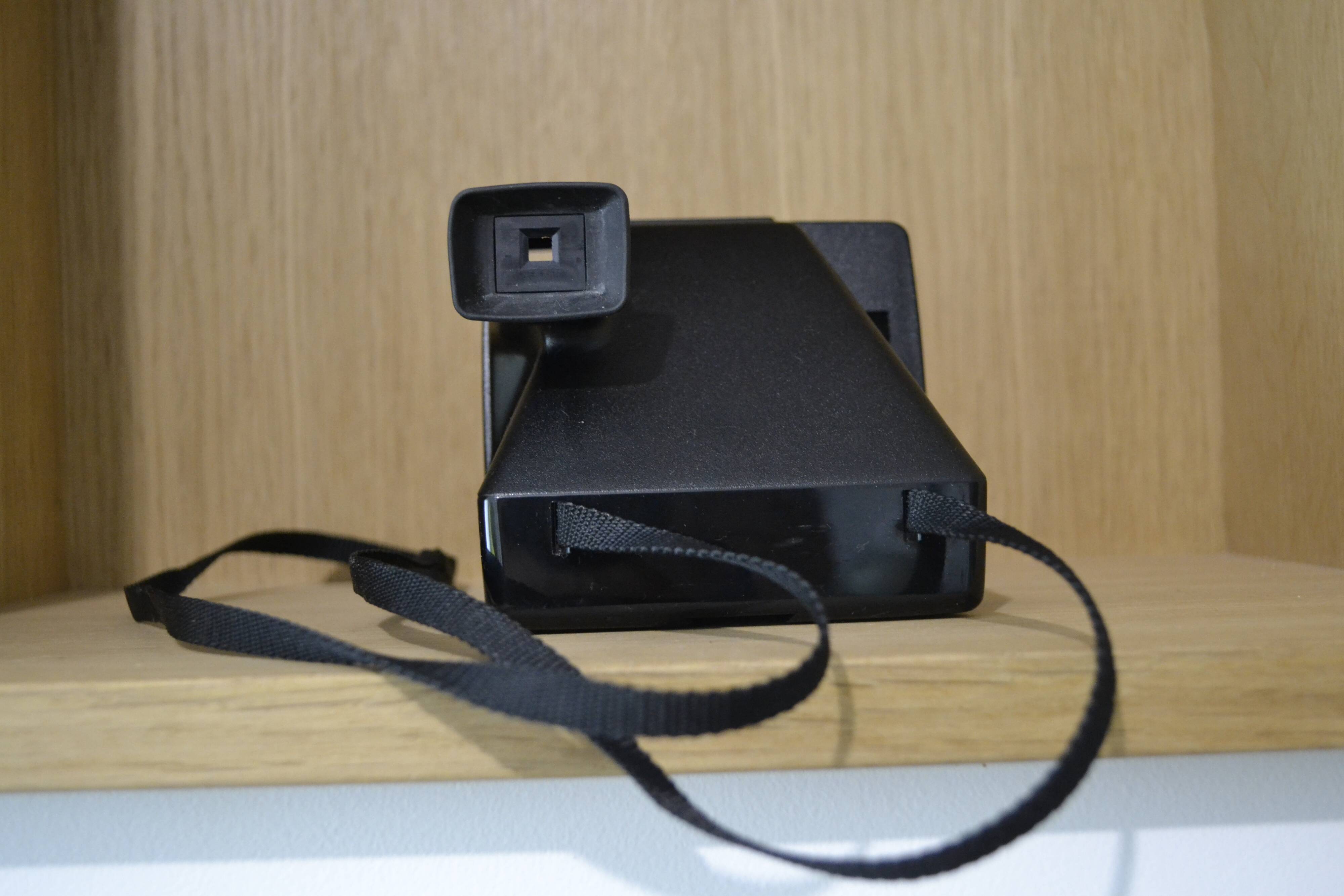 Functional Polaroid 1000 with green button