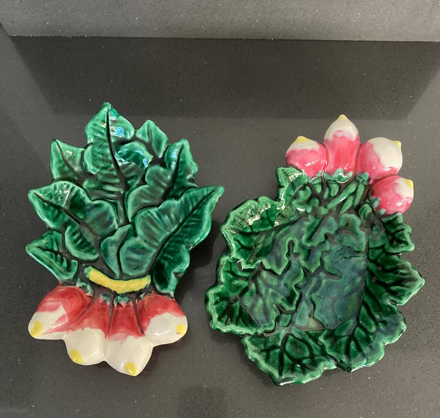 Pair of “Radis” barbotine dishes in Vallauris