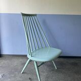 Chaise bâton blanche « Mademoiselle » du Finlandais Ilmari Tapiovaara