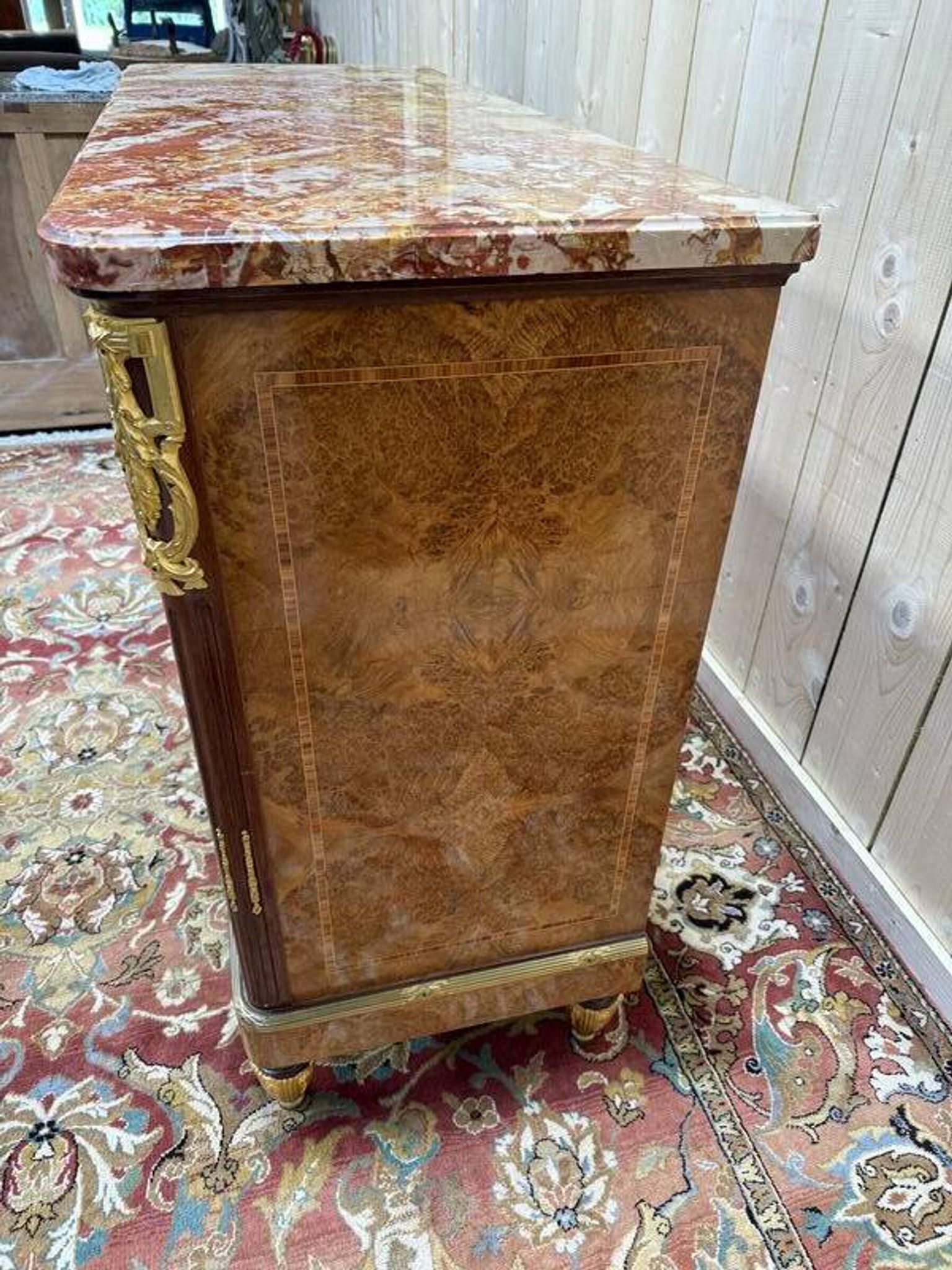 Buffet de style Louis Louis XVI en marqueterie