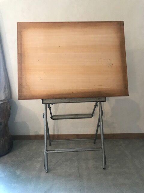 Unic drawing table with stool