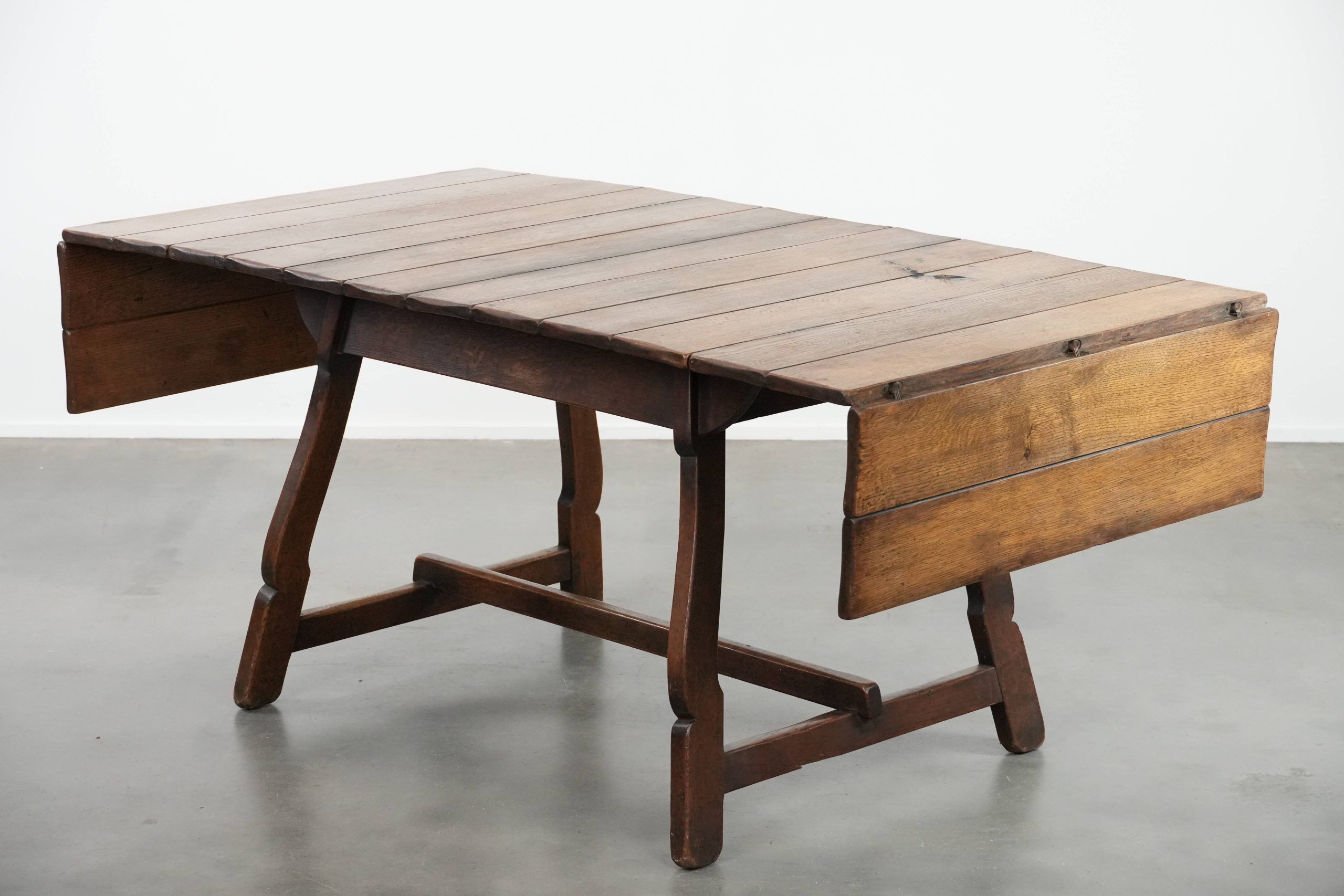 Antique Swiss extendable dining table made of oak from the mid-19th century