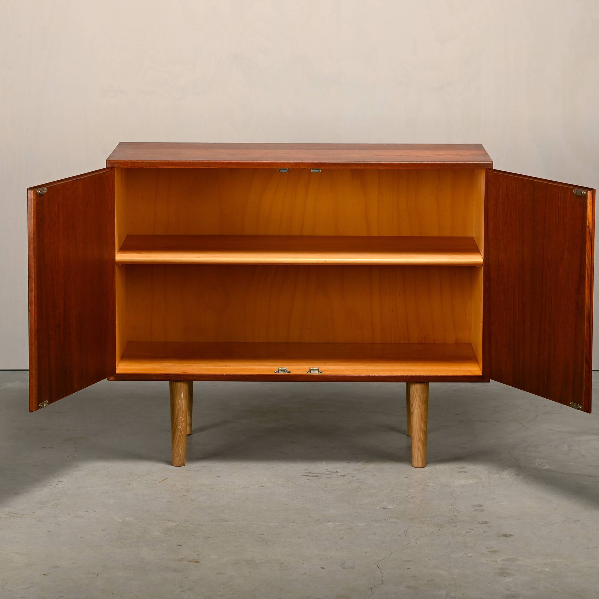 Børge Mogensen Cabinet or small Sideboard in teak and oak, Søborg Møbler