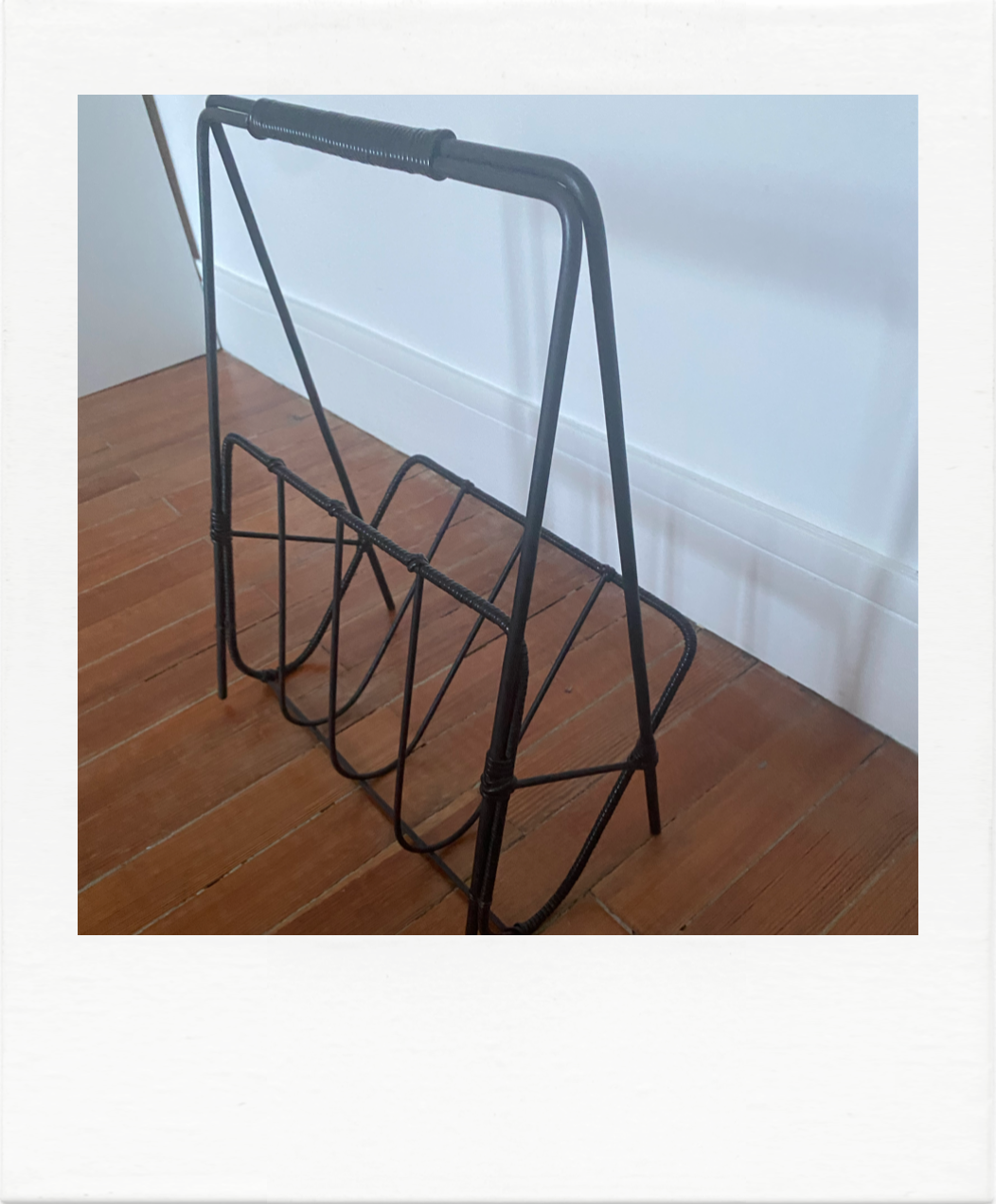 Magazine holders black metal and scoubidou