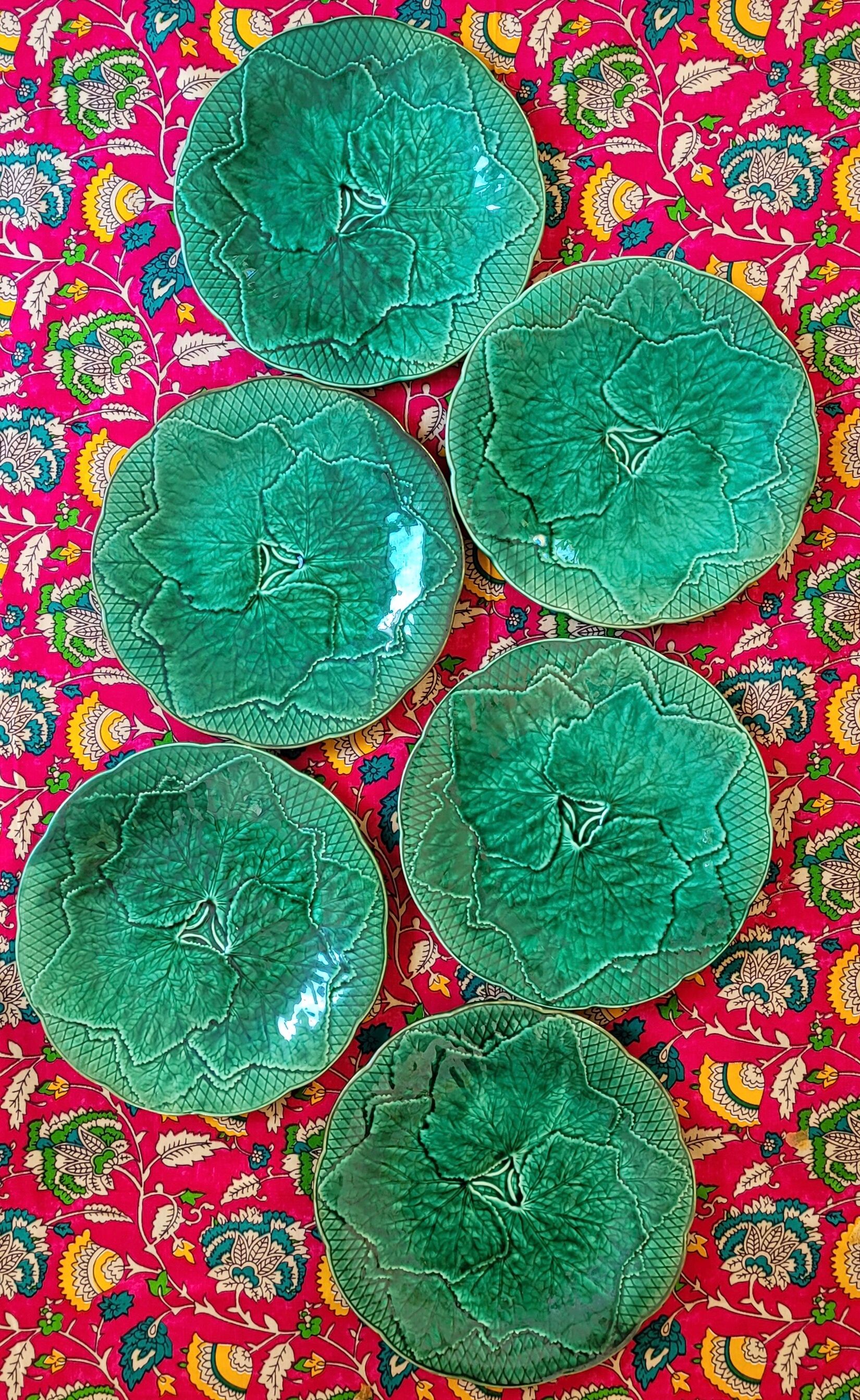 Set of 6 green plates in Barbotine faïence de Gien
