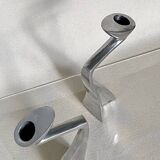 Paire de bougeoirs en aluminium par Matthew Hilton