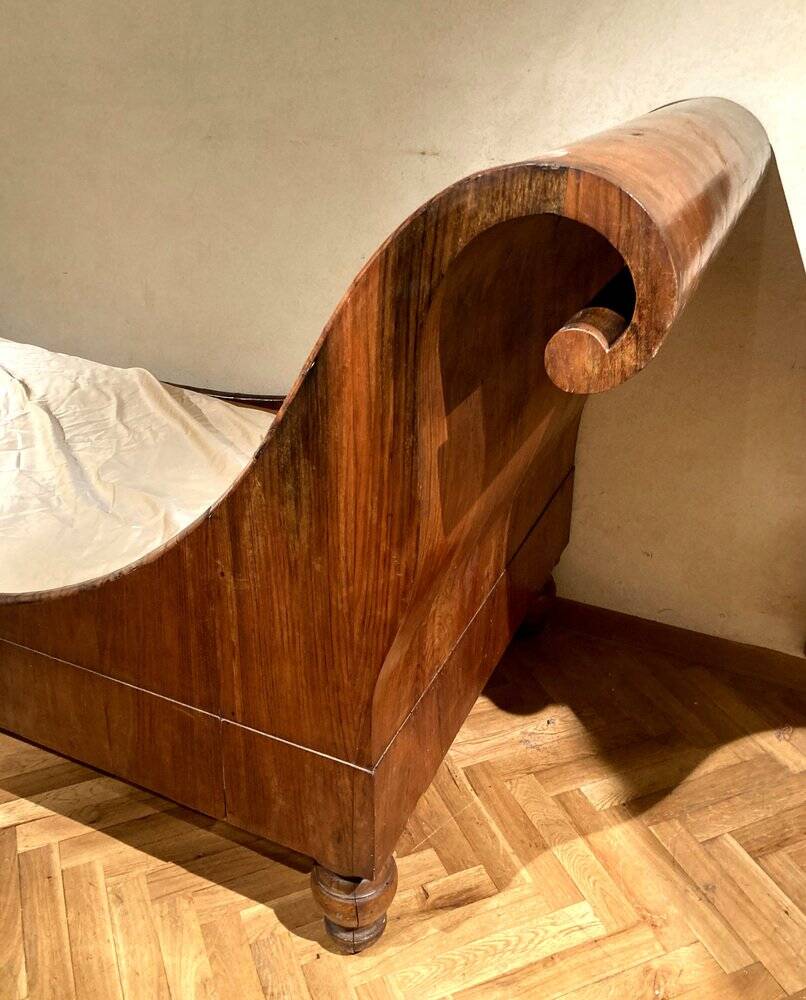 Set of 19th Century Italian Empire Flamed Walnut Sleigh Beds or Daybeds