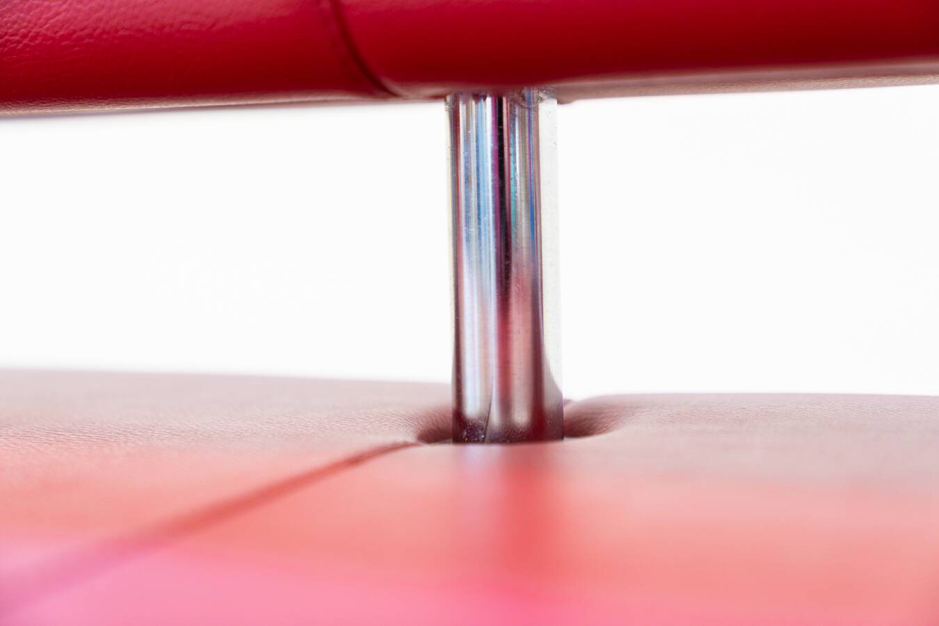 Business class 3-seater sofa in red leather and chrome iron legs, 1990s