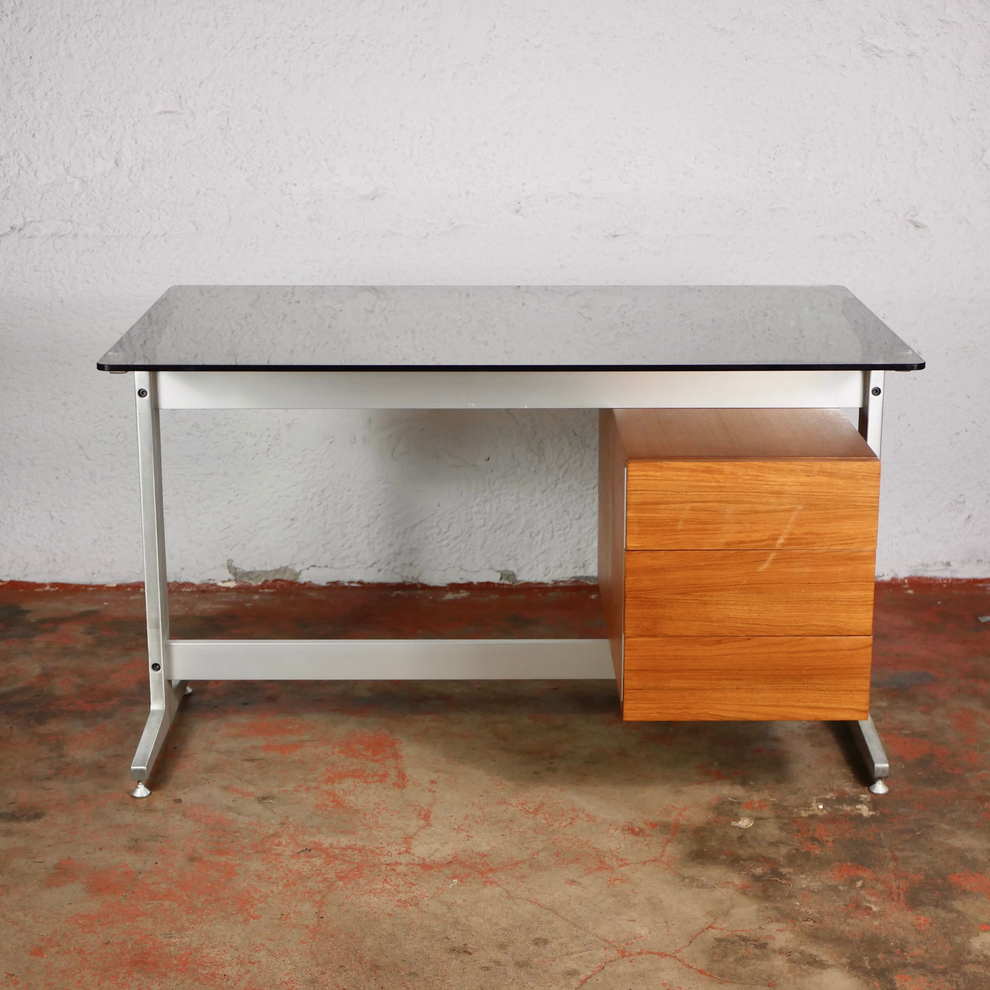 Desk by Etienne Fermigier