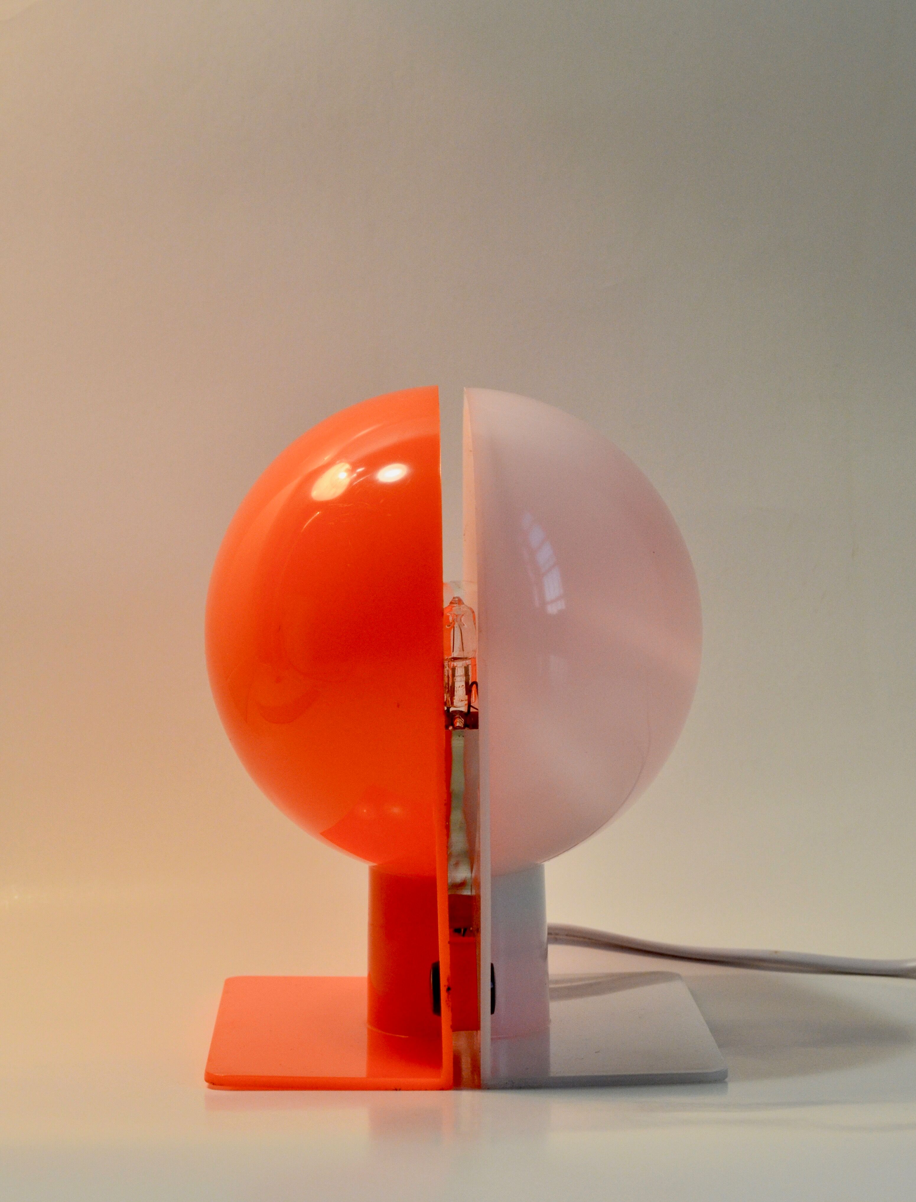 Lampe de table Harvey Guzzini Sirio, années 1970