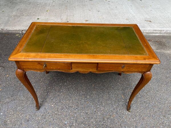 Bureau plat style Louis XV en merisier massif à tirettes et plateau cuir 19