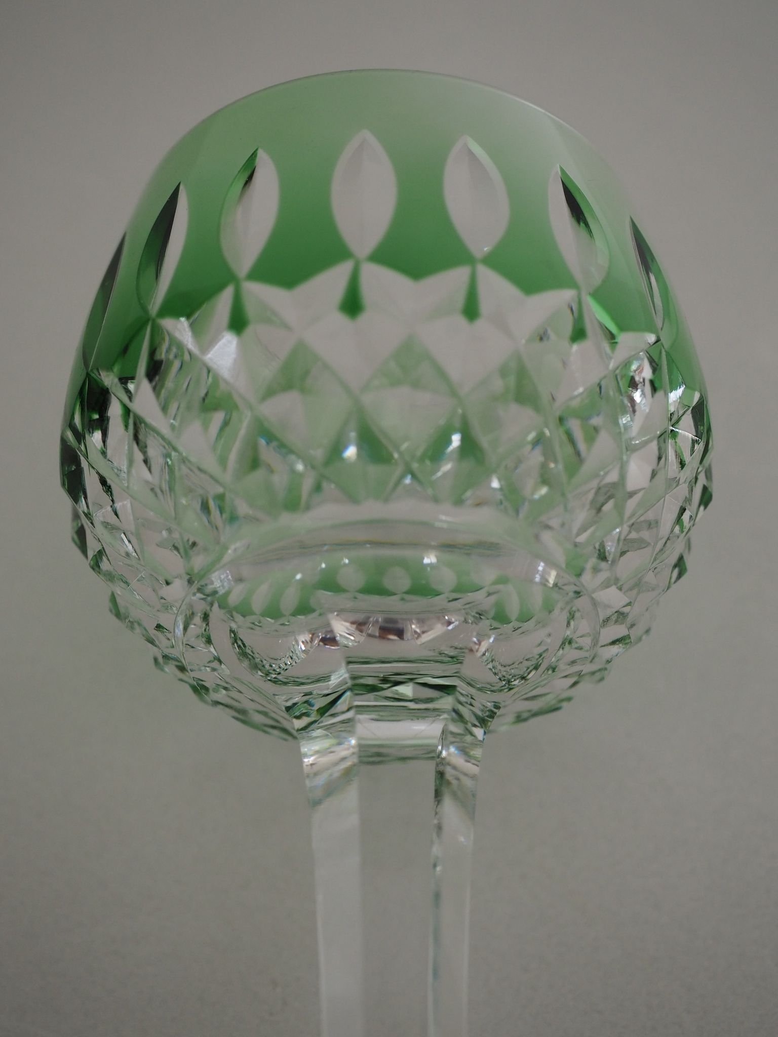Verre en cristal –   roemer vert - saint-louis - pointe de couleur verte