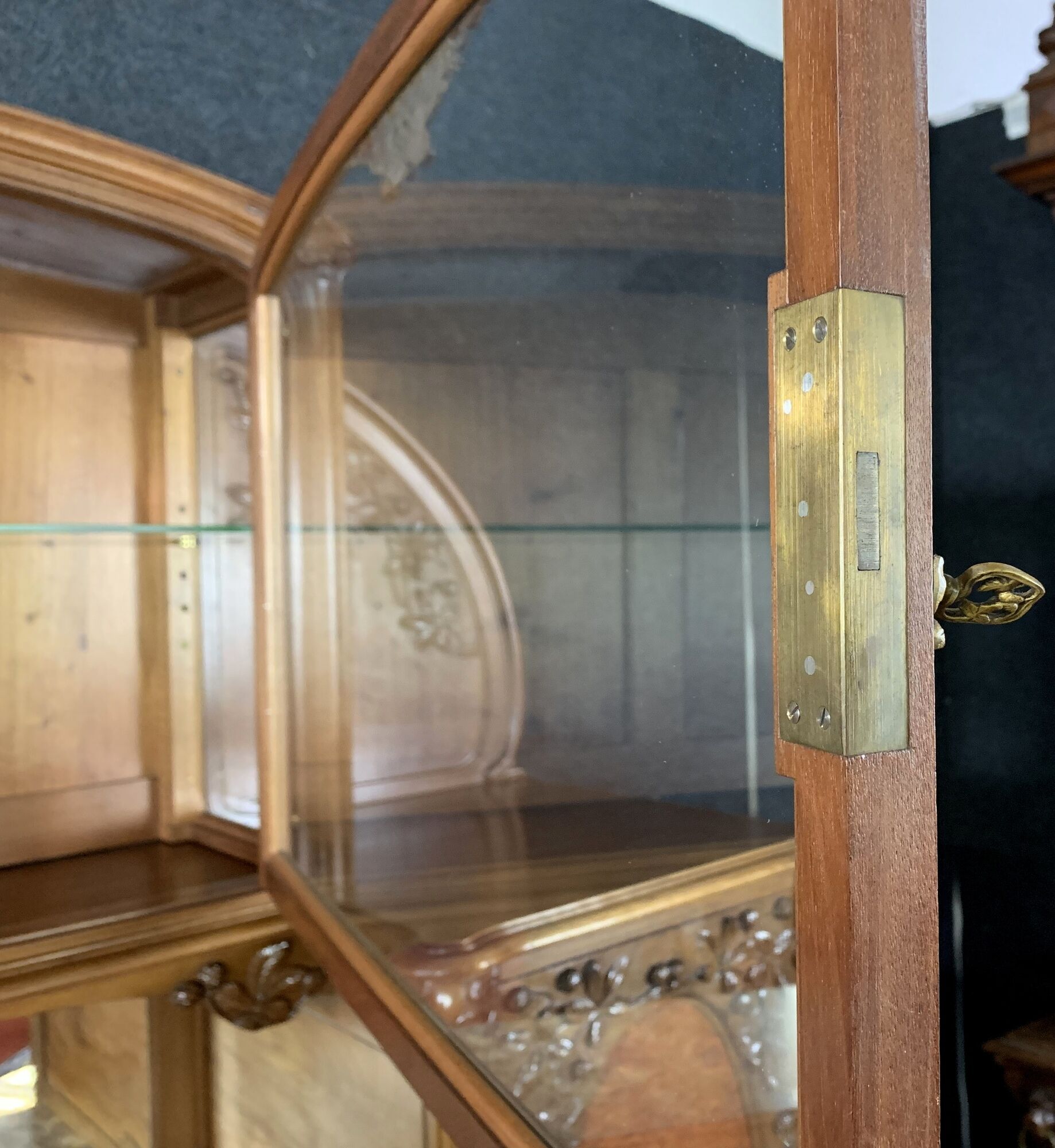 Bibliothèque d'après Louis Majorelle: Muséal époque Art Nouveau