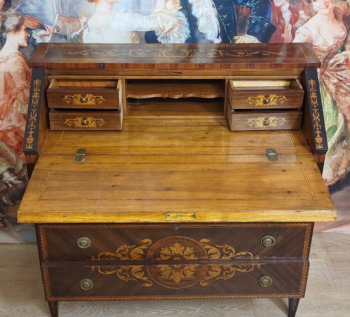 Commode secrétaire scriban style Louis XV à abattant, en bois précieux