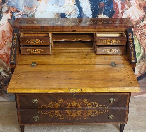 Commode secrétaire scriban style Louis XV à abattant, en bois précieux