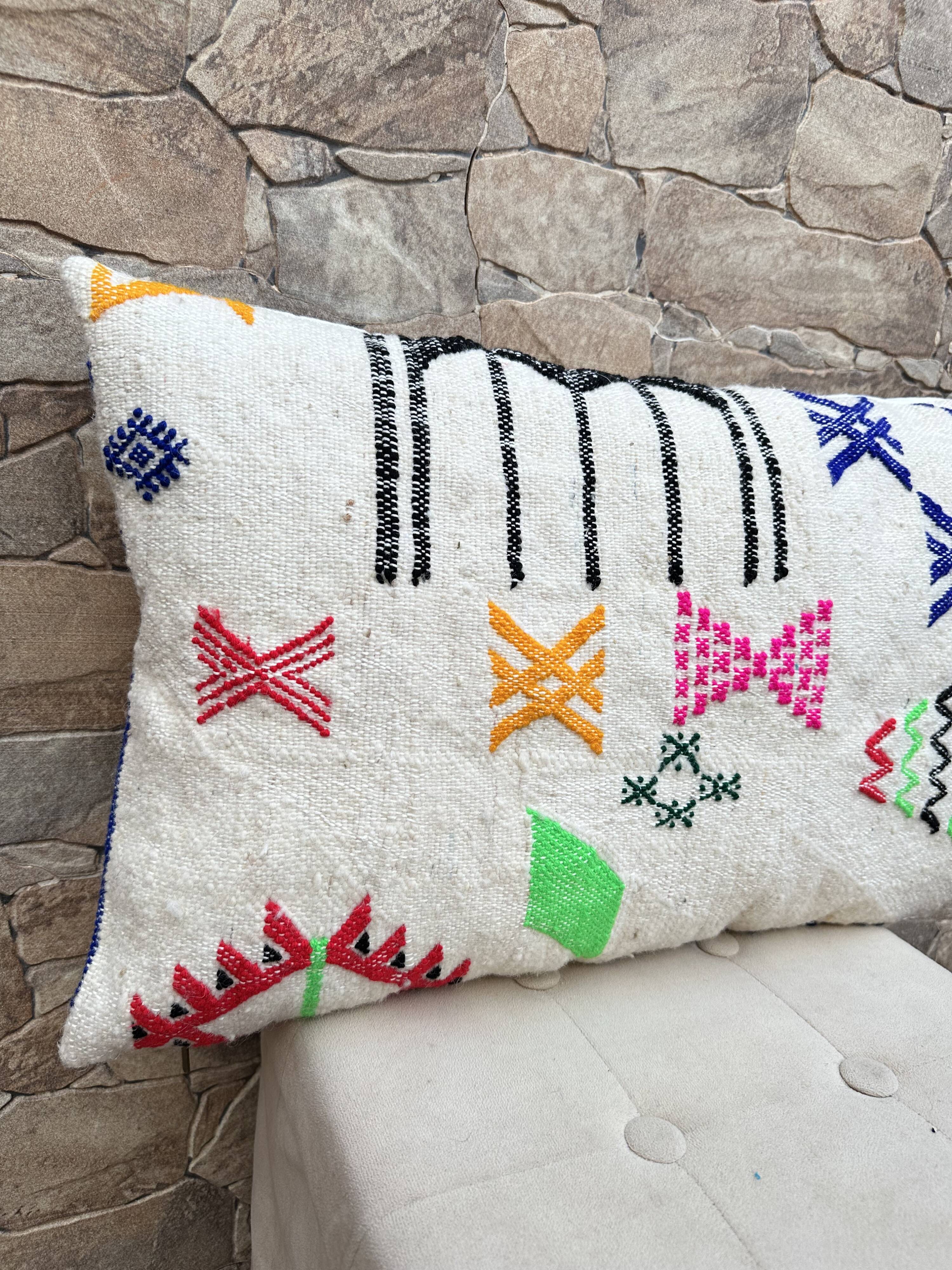 Handmade cushion cover in Berber wool Moroccan Kilim cushion 60x40