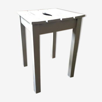 Tabouret d'atelier en bois patiné gris